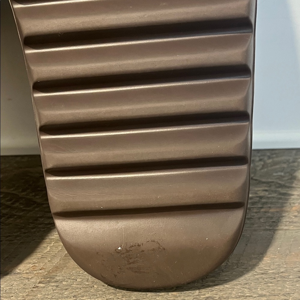 ADIDAS YEEZY SLIDES  - Dark Brown - MEN'S SIZE 8 - Picture 9 of 9